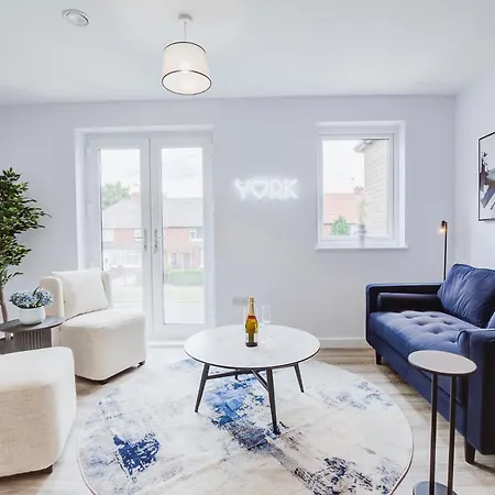 Stylish New-build, Free Parking, 20-minute Walk To Centre 公寓 约克