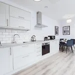 Apartment Stylish New-build, Free Parking, 20-minute Walk To Centre York