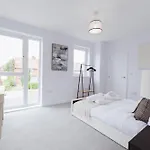 Apartment Stylish New-build, Free Parking, 20-minute Walk To Centre York