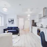 Stylish New-build, Free Parking, 20-minute Walk To Centre *