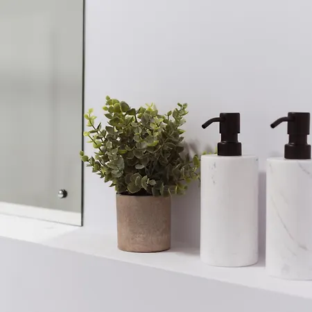 Stylish New-build, Free Parking, 20-minute Walk To Centre