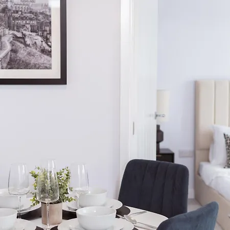 Stylish New-build, Free Parking, 20-minute Walk To Centre Apartmán *