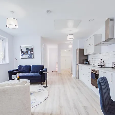 Stylish New-build, Free Parking, 20-minute Walk To Centre *