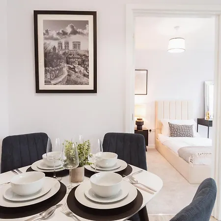 Stylish New-build, Free Parking, 20-minute Walk To Centre