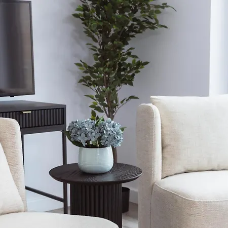 Stylish New-build, Free Parking, 20-minute Walk To Centre *